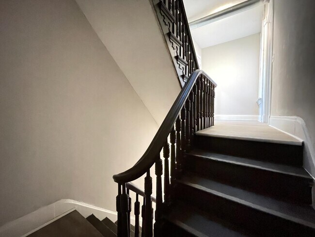 Building Photo - 2259 Loth St