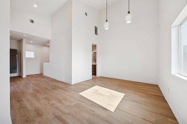 Building Photo - 3514 Mt Vernon St