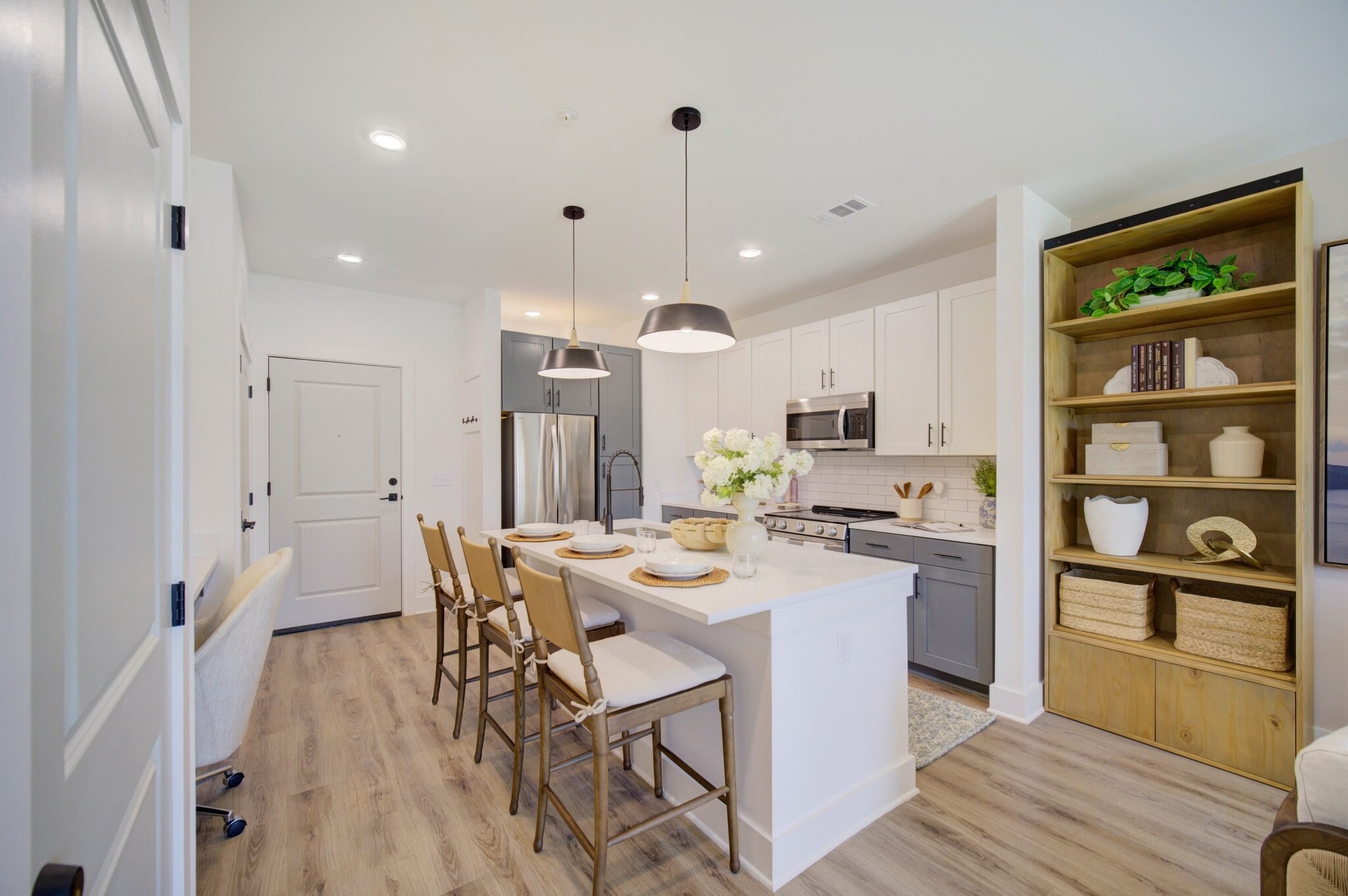 Building Photo - Vintage Lake Powell Apartments