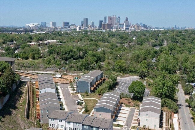 Building Photo - 369 Skylar Way SE