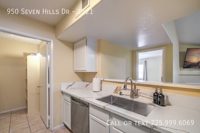 Building Photo - 950 Seven Hills Dr