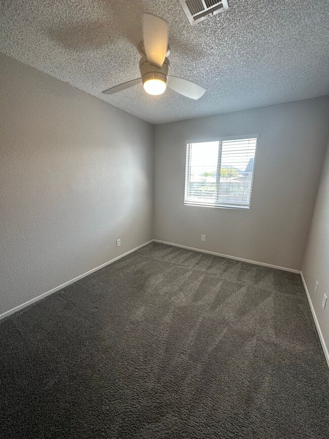 Building Photo - Two Bedroom/One Bathroom