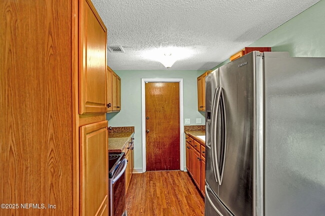 Building Photo - 2214 Luana Dr E