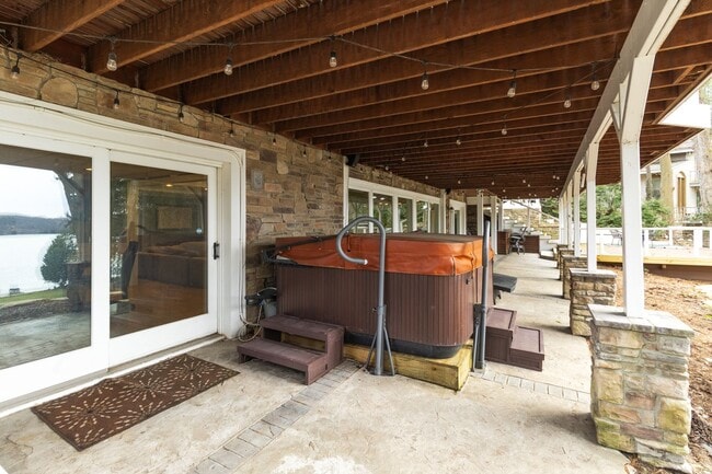 Building Photo - Stunning 5-Bed, 4.5-Bath Custom Home on Du...