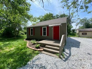 Building Photo - Beautiful remodeled home