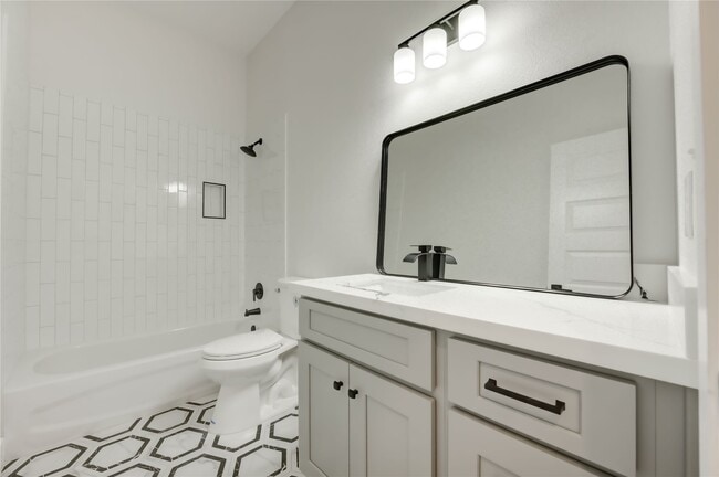 Building Photo - 811 E 39th St