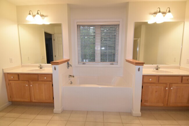 Building Photo - 73 Partridge Dr