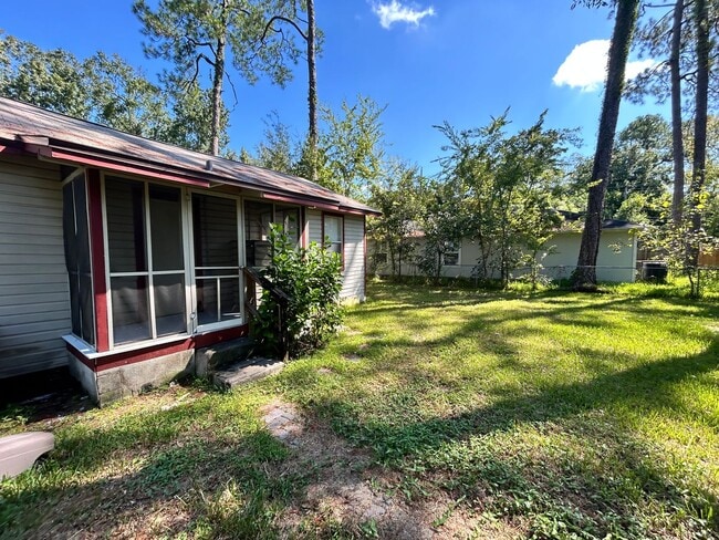 Building Photo - Cute 2 Bedroom House Available