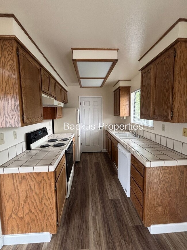 Building Photo - Very nice upstairs two bedroom condo in We...