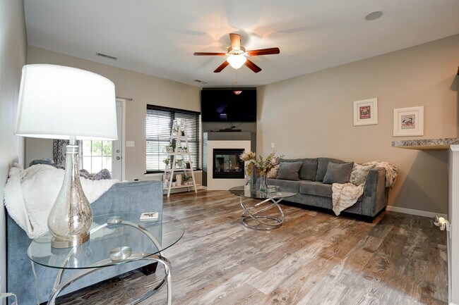 Building Photo - 402 Cambria Dr