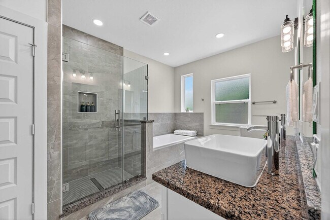 Building Photo - 2910 El Fenice Ln