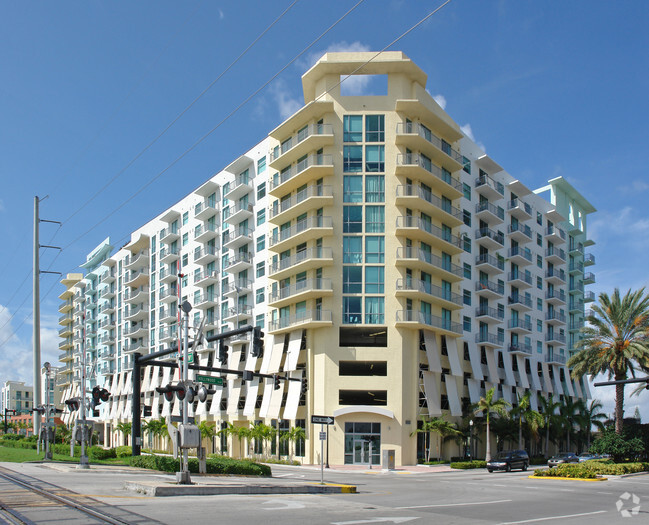 Building Photo - Hollywood Station