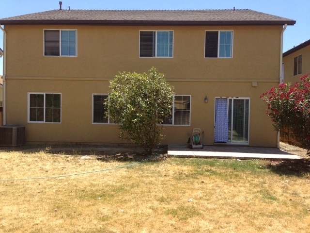 Building Photo - Los Banos, Large 2 story 5 bedroom 3 full ...