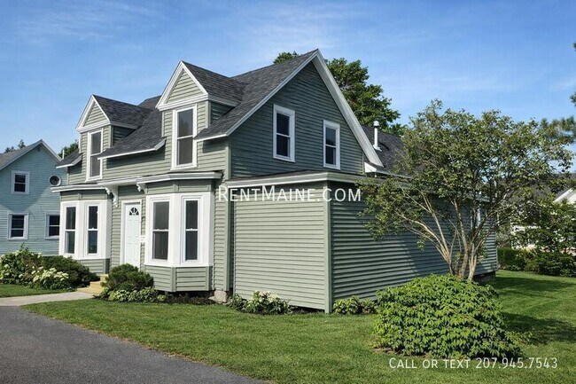 Building Photo - 496 Main St