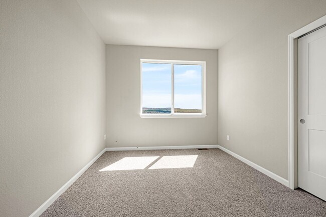 Building Photo - Luxury 4 Bed Townhouse with Amazing City and Mt Views on Westside
