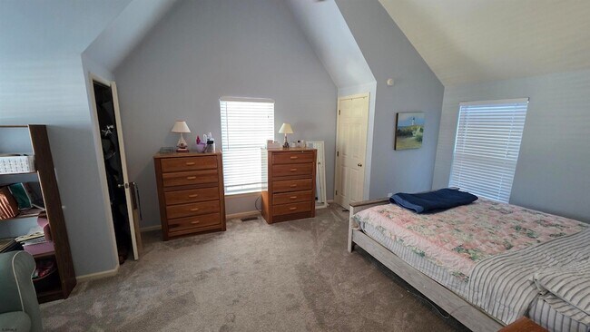 Building Photo - 9604 Ventnor Ave