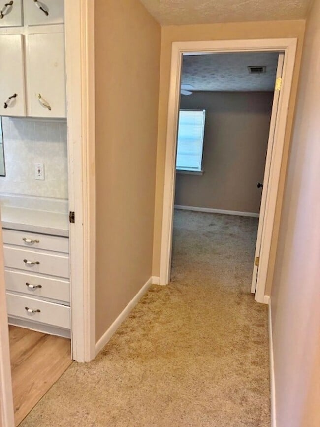 Building Photo - 3 Bedroom, 2 Bath home.
