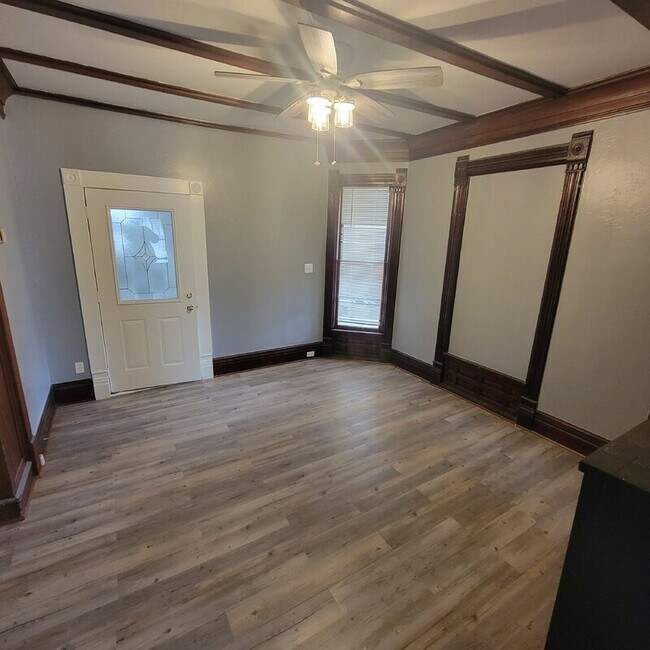 Building Photo - 1402 Willis Ave