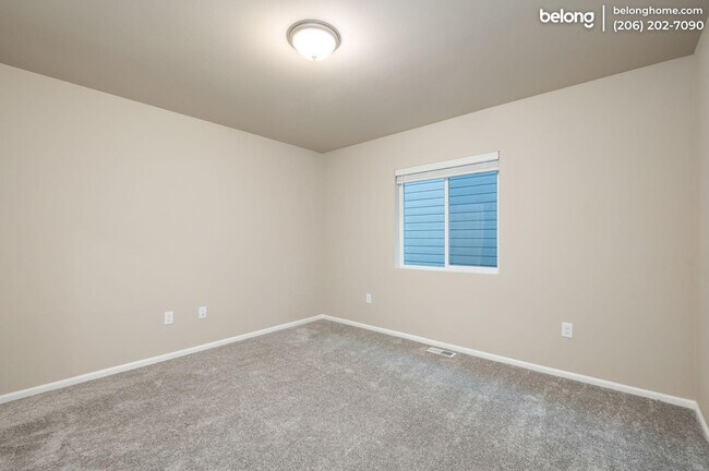 Building Photo - 3878 79th Dr NE