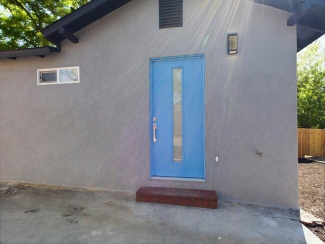 Building Photo - 430 5th St