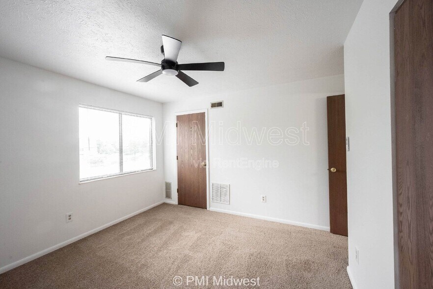 Building Photo - 4291 Village Pkwy Cir W