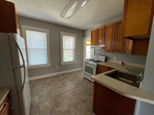 Building Photo - 356 Midland St