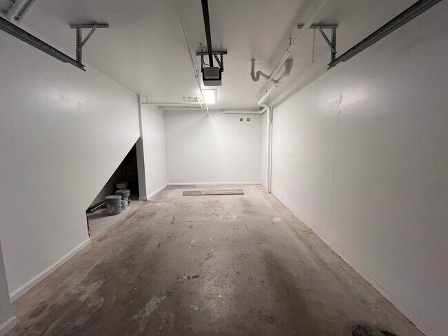 Building Photo - 2048 Alta Meadows Ln