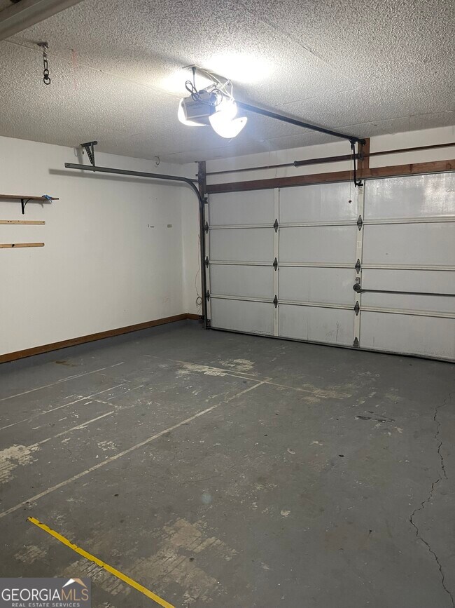 Building Photo - 108 Acorn Ct