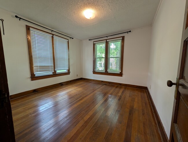 Building Photo - 203 5th Ave