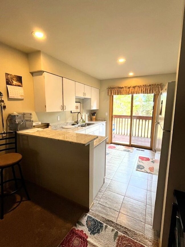 Building Photo - Long Term Rental- Lagoon Townhomes 737D