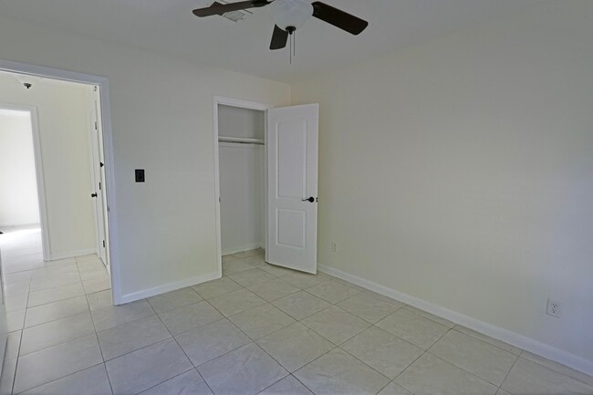 Building Photo - 3408 Green Briar Cir