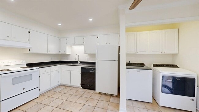 Building Photo - 1605 Cloverdale Ct