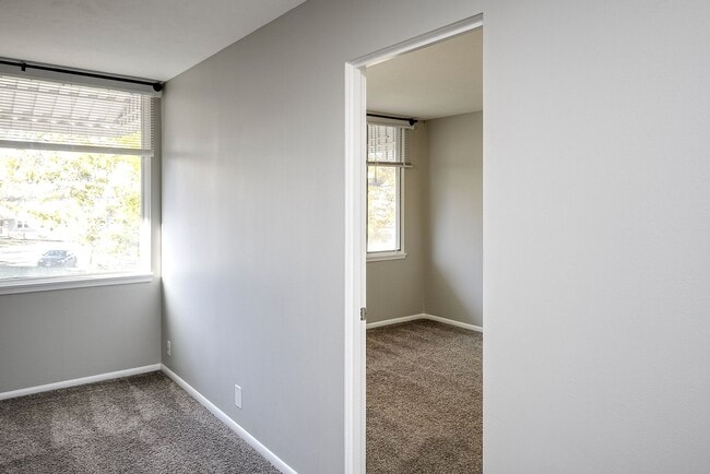 Building Photo - Spacious 3-Bedroom Apartment in Millard!