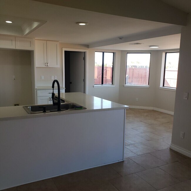 Building Photo - 13980 Mission St