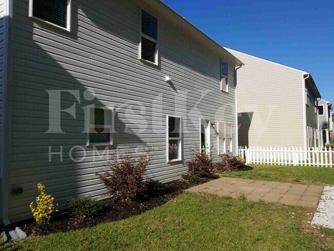 Building Photo - 901 Leatherstone Ln