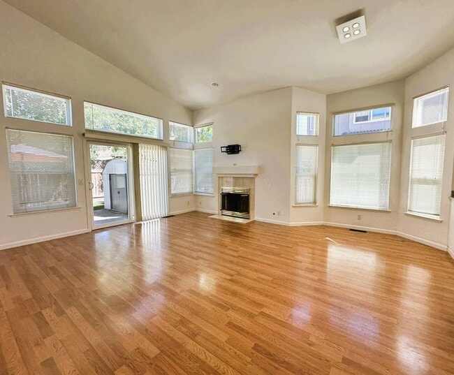 Building Photo - 2172 Dolen Pl