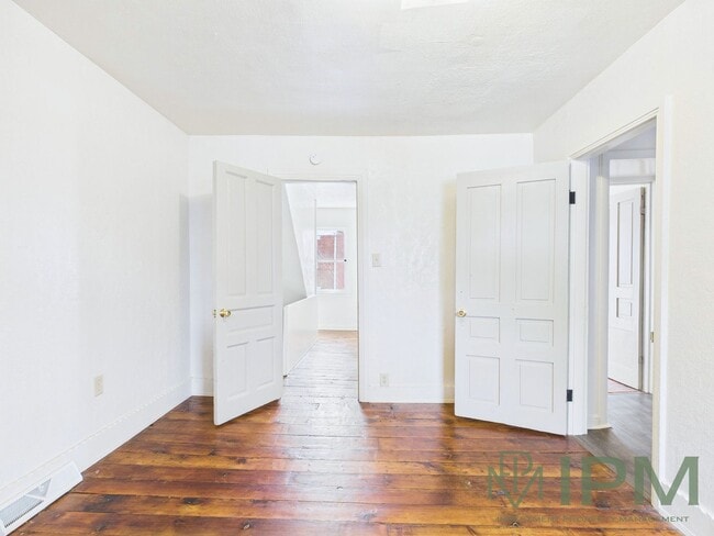 Building Photo - Coming Soon! 3 Bedroom, 1 Bath Home in Yor...