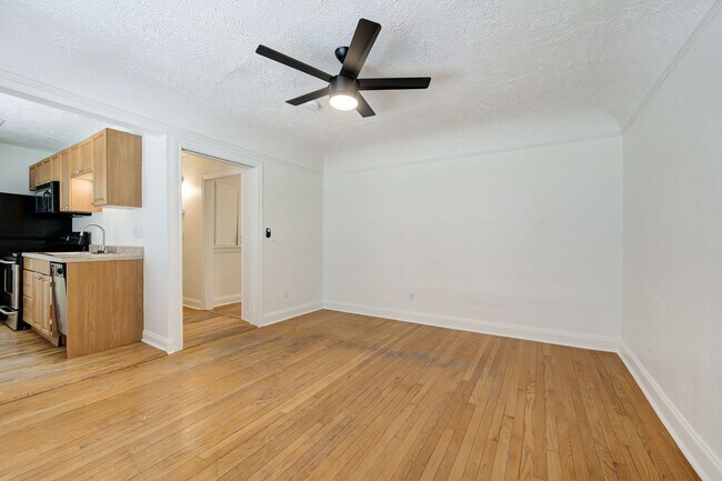Building Photo - NE 14th St Quadplex