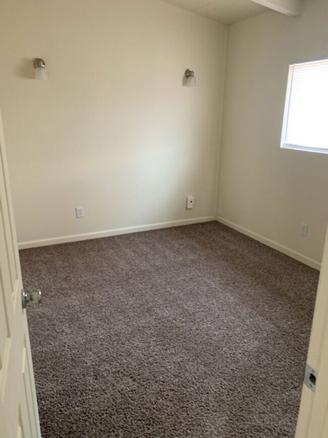 Building Photo - Ash Duplex