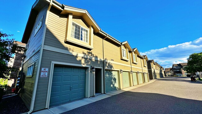 Building Photo - Fantastic Condo 2 Bed 2 Bath with Attached...
