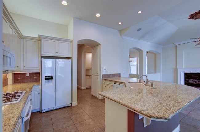 Building Photo - 1087 Loyola Ave