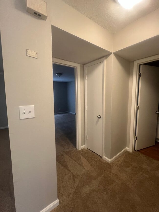Building Photo - One bedroom for only $950.00