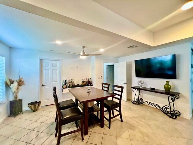 Building Photo - 5570 SW 9th Ct