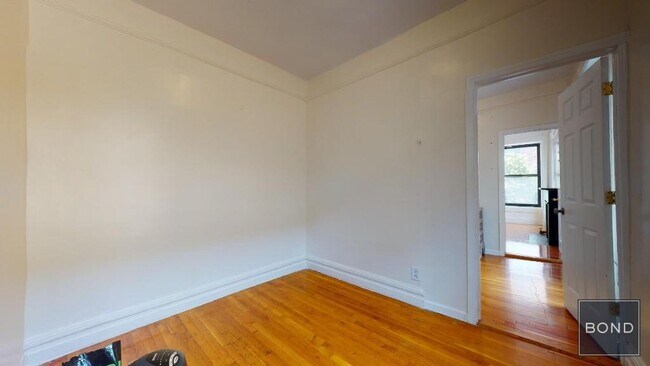 Building Photo - 196 W 108th St