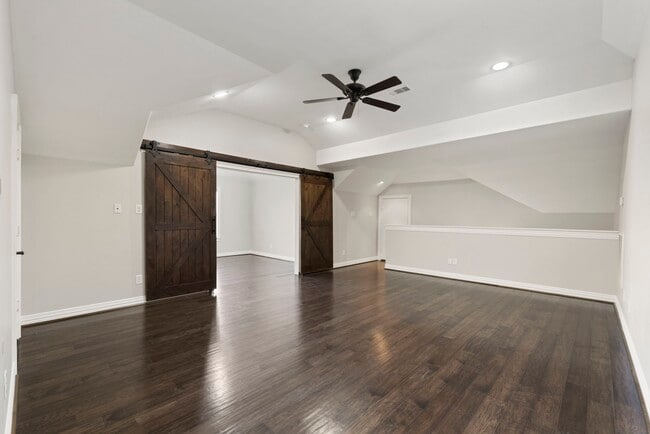 Building Photo - 26214 Kingsgate Ln