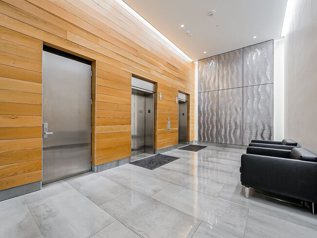 Building Photo - AVAILABLE NOW! Modern and Upscale 2-Bed Condo in Downtown Royal Oak