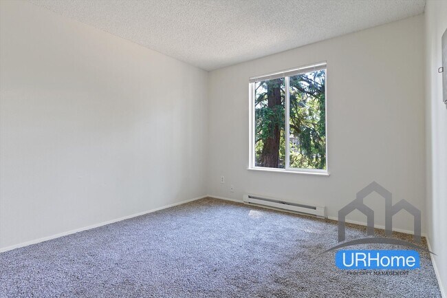 Building Photo - Nguyen Triplex