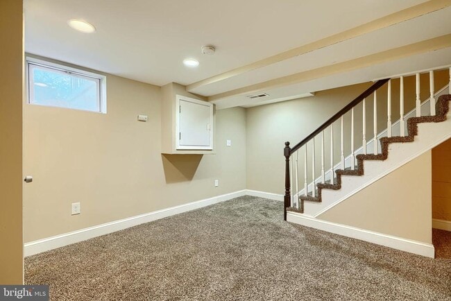 Building Photo - 6110 Everall Ave