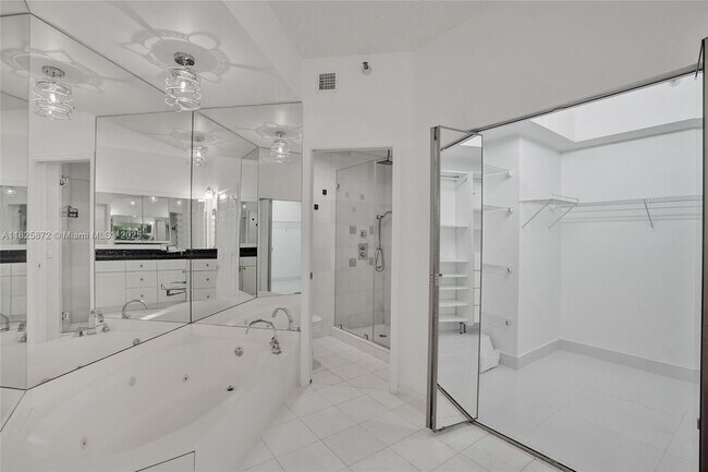 Building Photo - 3500 Mystic Pointe Dr