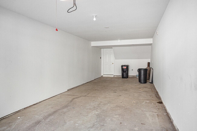 Building Photo - 3253 Newbury Pl